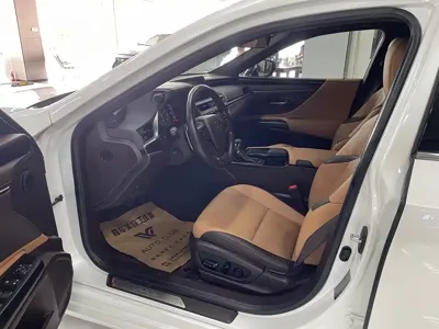 Lexus ES 2020, 110000 км, за 139800 CNY
