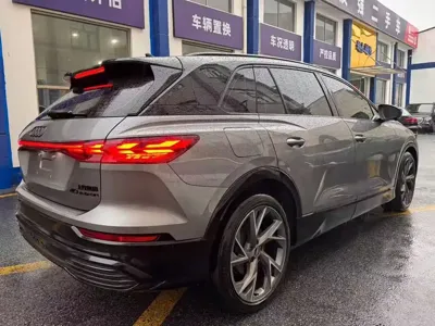 Audi Q5 e-tron 2023, 60000 км, за 139800 CNY