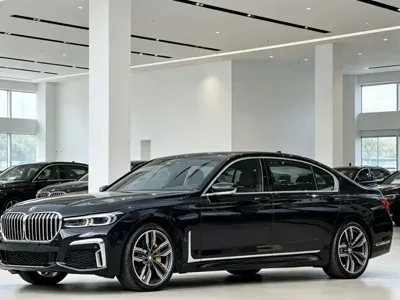 BMW 7 Series · 2018 год