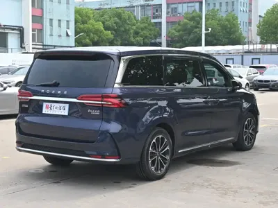 Roewe iMAX8 2022, 17000 км, за 109900 CNY