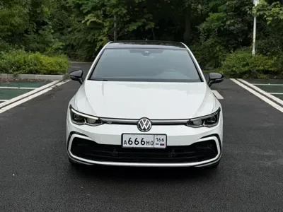 Volkswagen Golf 2022, 49000 км, за 108800 CNY