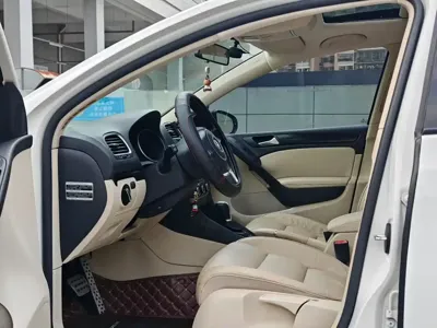 Volkswagen Golf 2013, 140000 км, за 23800 CNY