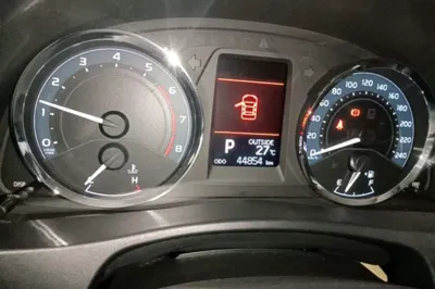 Toyota Corolla 2017, 44900 км, за 62969.59 CNY - фото 14