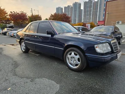 Mercedes-Benz E-Class 1995, 208800 км, за 13000000 KRW