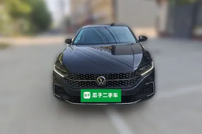 Volkswagen Passat 2023, 62800 км, за 107367.71 CNY