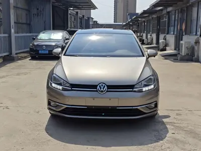 Volkswagen Golf 2019, 90000 км, за 42800 CNY