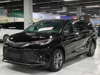 Toyota Sienna · 2026 год