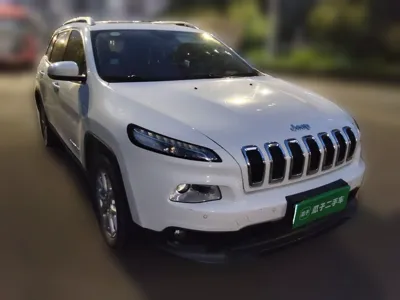 Jeep Cherokee 2016, 64600 км, за 41168.38 CNY