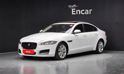 Jaguar XF · 2017 год