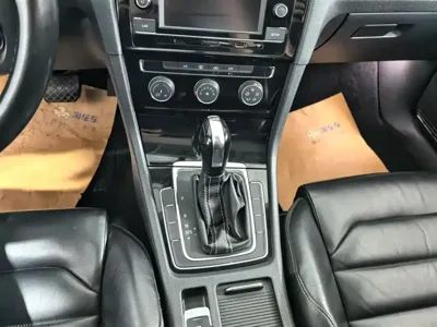 Volkswagen Golf 2016, 102100 км, за 45800 CNY - фото 16