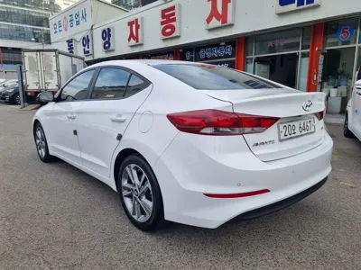 Hyundai Avante 2017, 65844 км, за 10300000 KRW