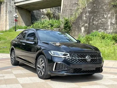 Volkswagen Lavida 2023, 29000 км, за 99000 CNY