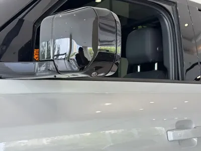 Land Rover Defender 2025, 10000 км, за 638000 CNY