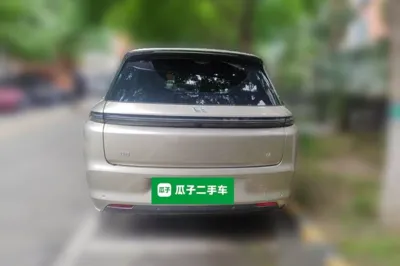 Li Auto L8 2023, 33600 км, за 232497.35 CNY