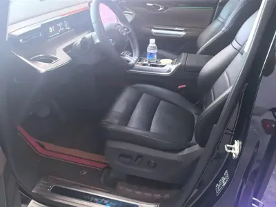 GAC Motor 传祺E8 PHEV 2024, 91100 км, за 128000 CNY - фото 9