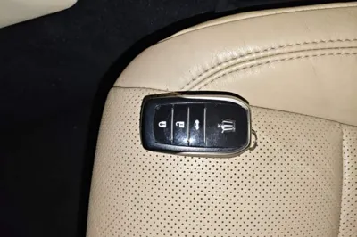 Toyota Crown 2015, 119300 км, за 115651.11 CNY - фото 33