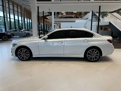 BMW 3 Series 2022, 45000 км, за 158800 CNY