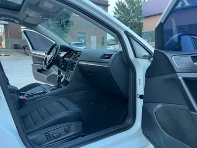 Volkswagen Golf 2016, 130000 км, за 35800 CNY - фото 9