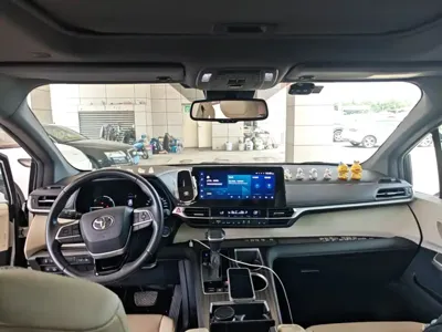 Toyota Sienna 2023, 72700 км, за 210100 CNY - фото 10