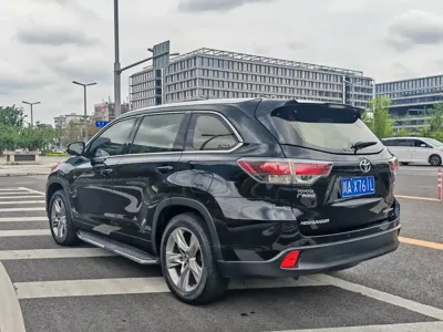 Toyota Highlander 2015, 129000 км, за 79500 CNY