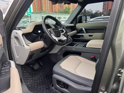 Land Rover Defender 2022, 41000 км, за 518000 CNY