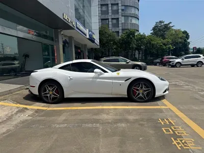 Ferrari California T 2015, 66000 км, за 618000 CNY