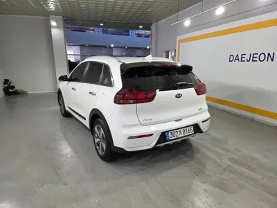 Kia Niro 2017, 174643 км, за 99990000 KRW