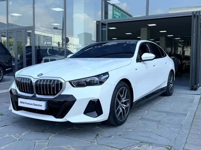BMW i5 · 2025 год