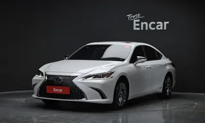 Lexus ES · 2021 год