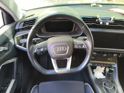 Audi Q3 2021, 63200 км, за 120907.1 CNY