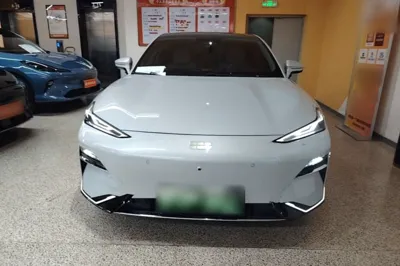 Geely Galaxy E8 2025, 11600 км, за 147060.47 CNY