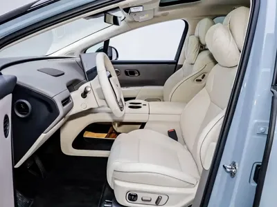 Li Auto 理想i8 2025, 8800 км, за 278800 CNY