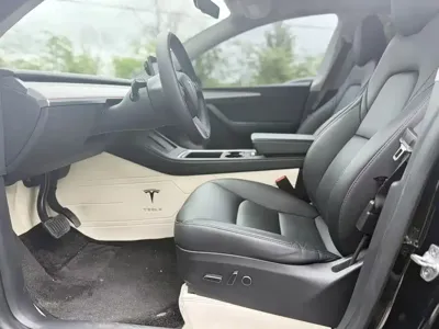 Tesla Model Y 2023, 48000 км, за 173800 CNY