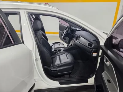 Kia Niro 2017, 174643 км, за 99990000 KRW - фото 14