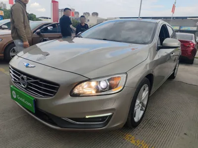 Volvo V60 · 2015 год