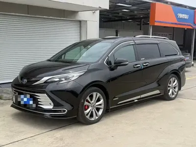 Toyota Sienna · 2023 год