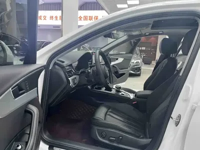 Audi A4L 2021, 70000 км, за 128800 CNY