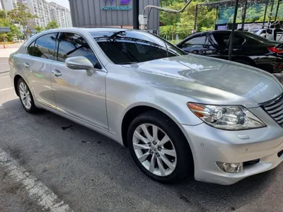 Lexus LS · 2012 год