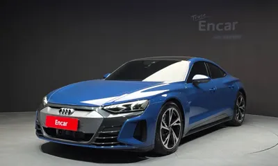 Audi e-tron GT · 2022 год