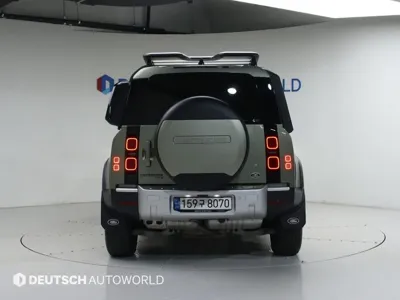Land Rover Defender 2022, 5851 км, за 999990000 KRW