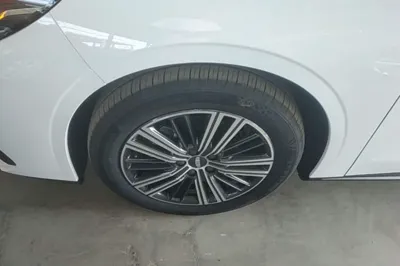 Geely Auto Emgrand 2026, 2600 км, за 74732.58 CNY - фото 8