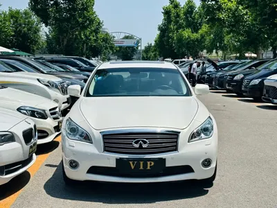 Infiniti Q70 2015, 60000 км, за 73800 CNY