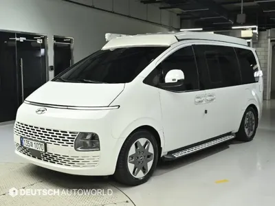 Hyundai Staria · 2023 год