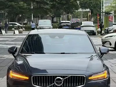Volvo S60 2021, 130000 км, за 92800 CNY