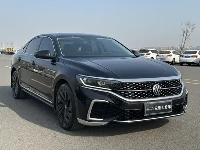 Volkswagen Passat 2023, 33000 км, за 108800 CNY