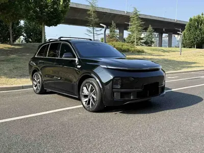 Li Auto Li L8 2023, 50000 км, за 158000 CNY
