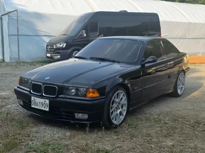 BMW 3-Series · 1993 год