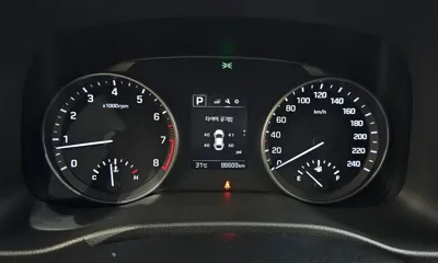 Hyundai Avante 2017, 96609 км, за 9000000 KRW - фото 8