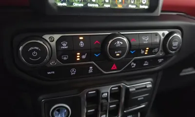 Jeep Gladiator 2022, 10663 км, за 999990000 KRW - фото 31