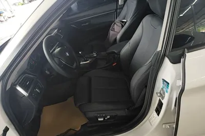 BMW 3 Series GT 2019, 123300 км, за 95402.7 CNY - фото 17